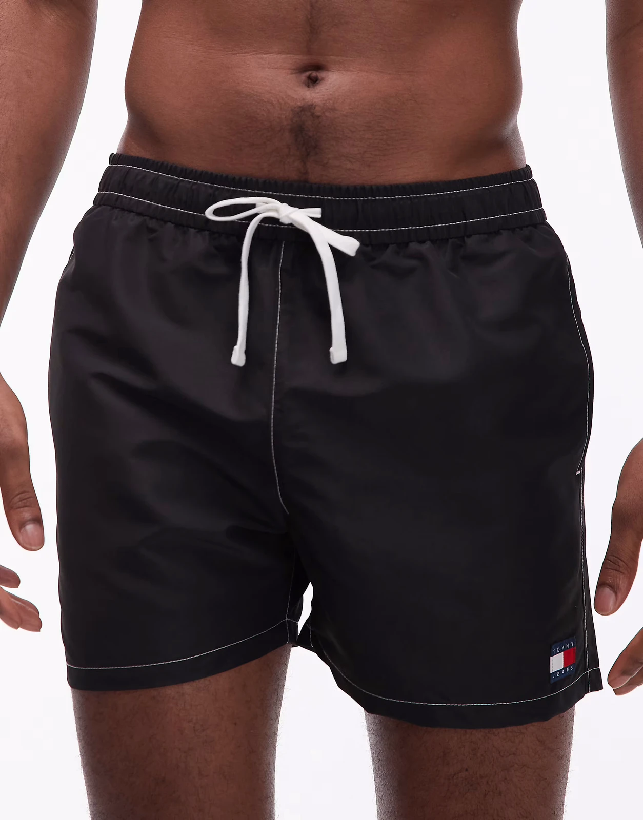 Tommy Hilfiger – Badeshorts in Schwarz mit Kordelzug