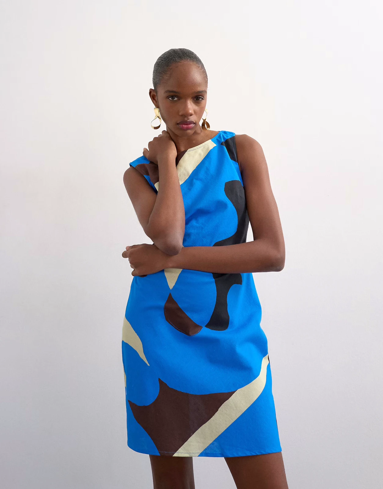 Topshop – Leinen-Minikleid mit Rückenausschnitt und abstraktem Muster in kräftigem Blau