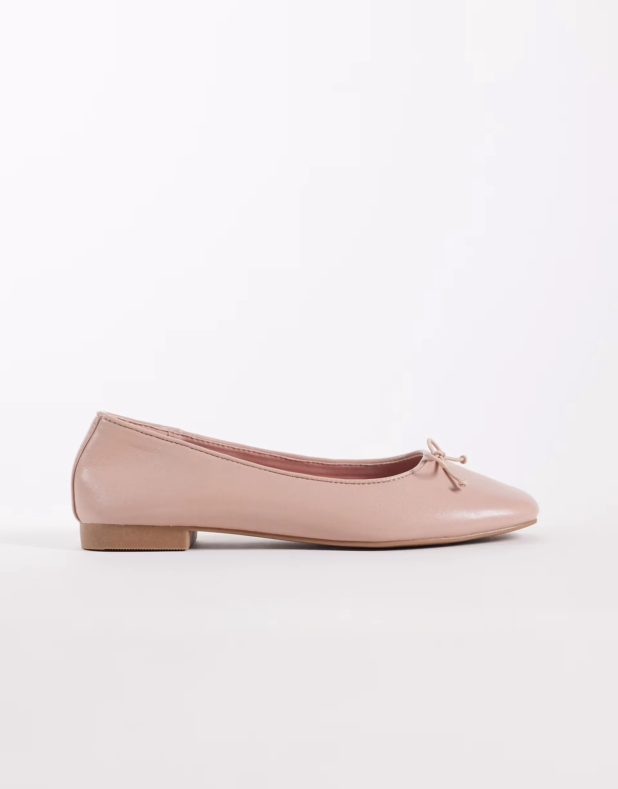 ASOS DESIGN Wide Fit – Lion – Ballerinas in Taupe mit Schleife
