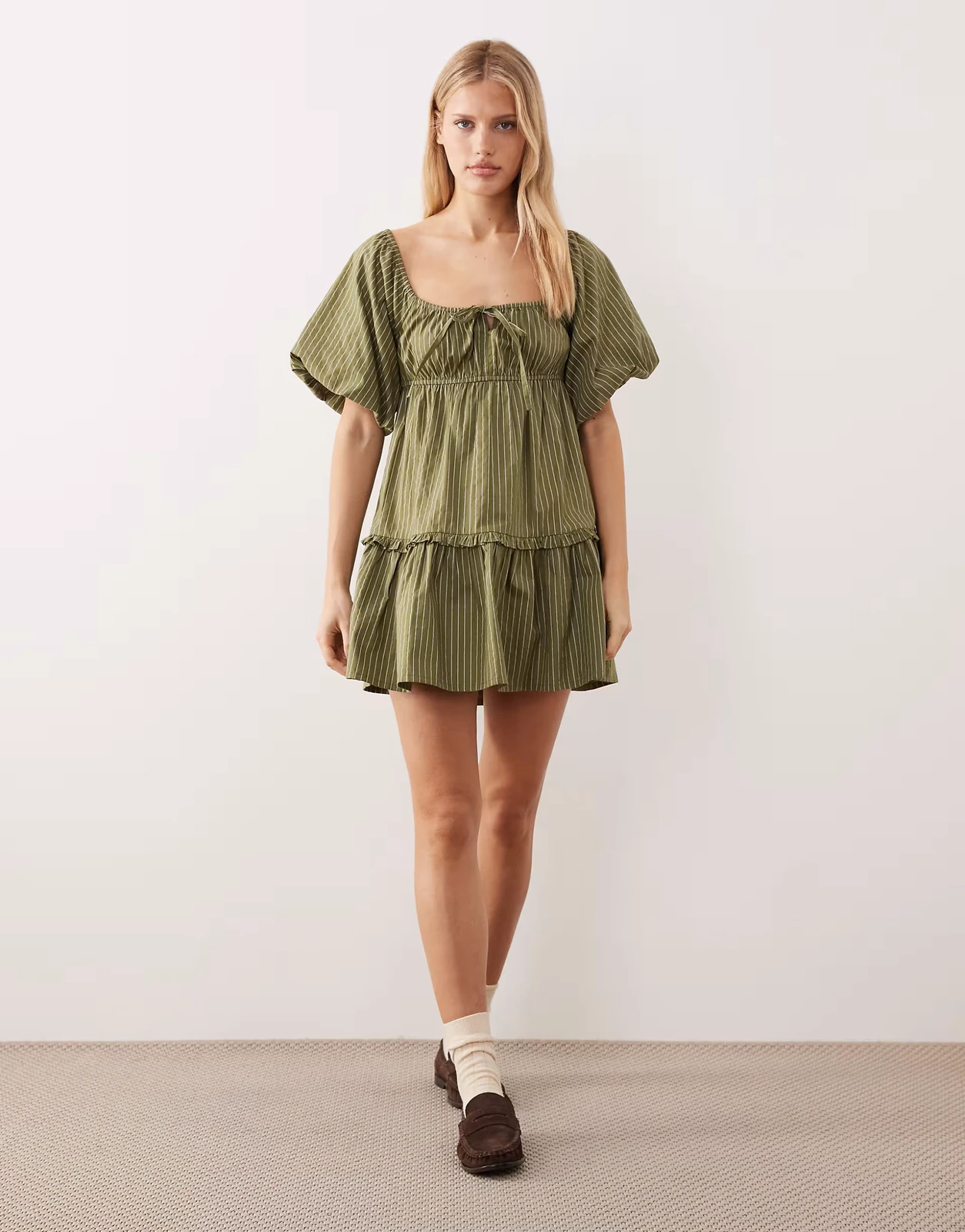 Wednesday’s Girl – Mini-Hängerkleid in Khaki und Weiß gestreift