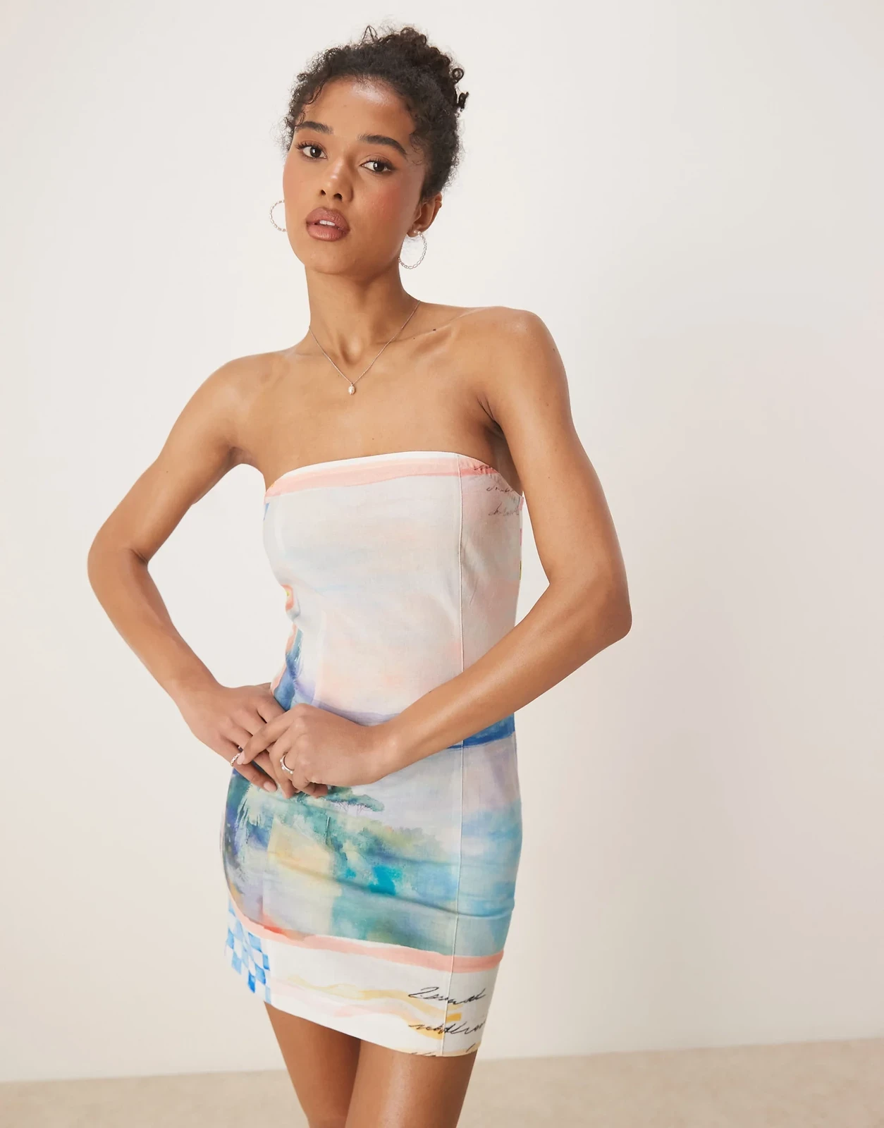 ASOS DESIGN – Minikleid mit verwaschenem Postkartenprint und Leinenanteil, Kombiteil