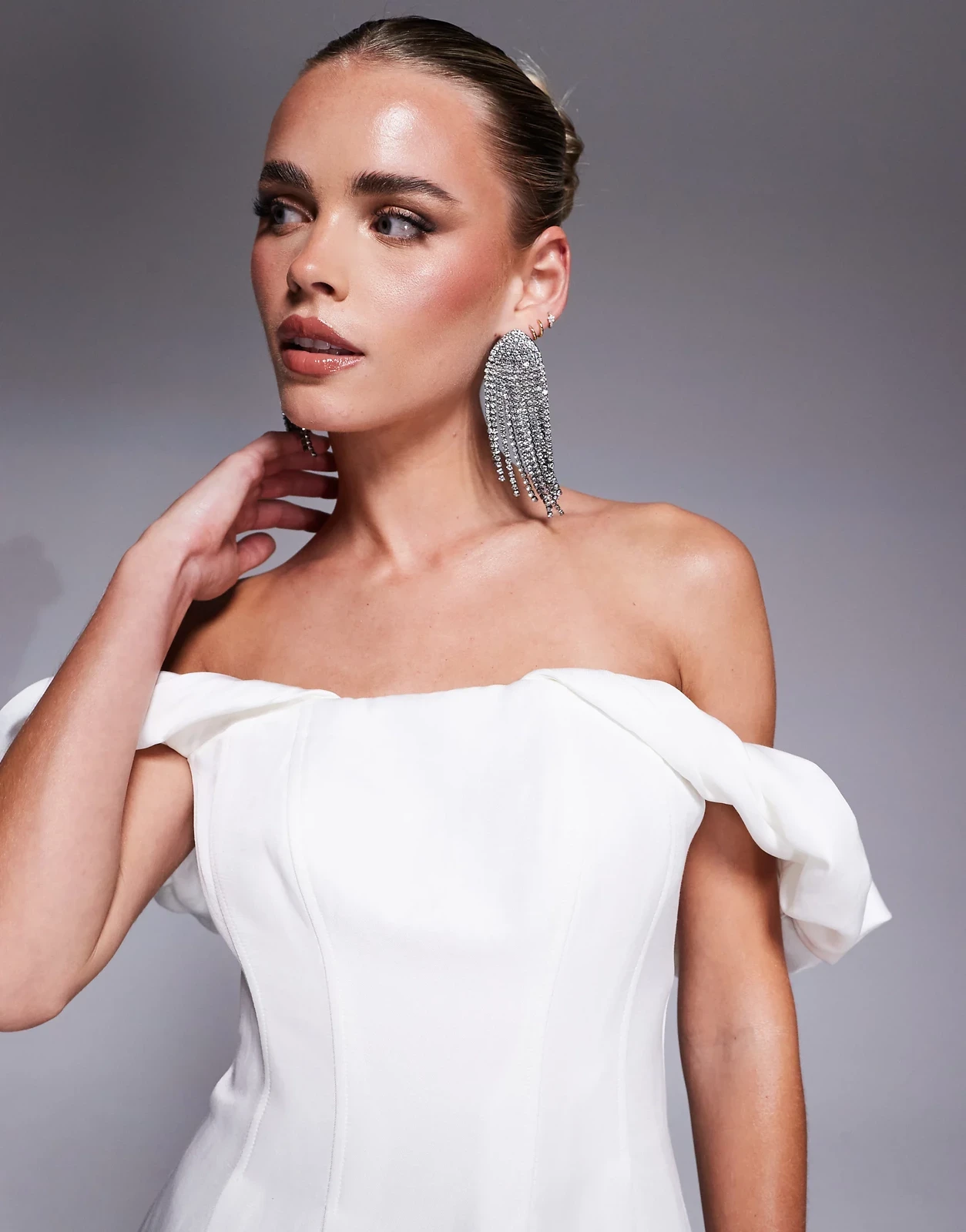 Forever New Petite – Schulterfreies Minikleid