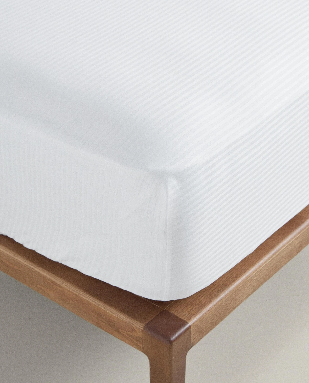 Striped cotton mattress protector