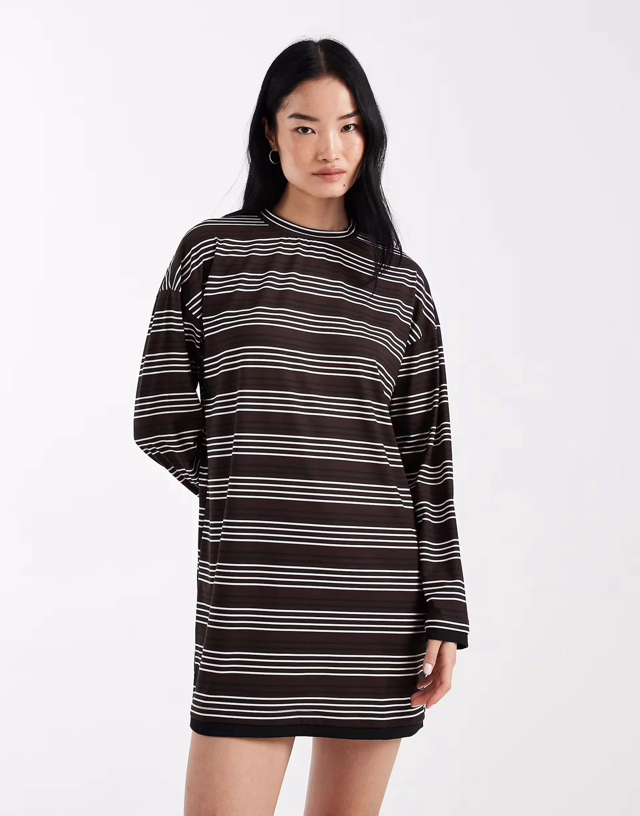 ASOS DESIGN – Langärmliges, zweilagiges Minikleid in Schokobraun gestreift