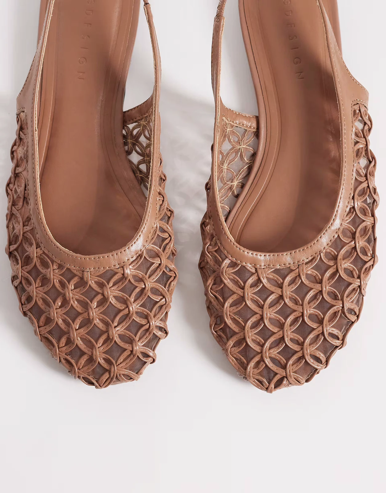 ASOS DESIGN – Lure – Slingback-Ballerinas in Taupe mit gewebtem Detail