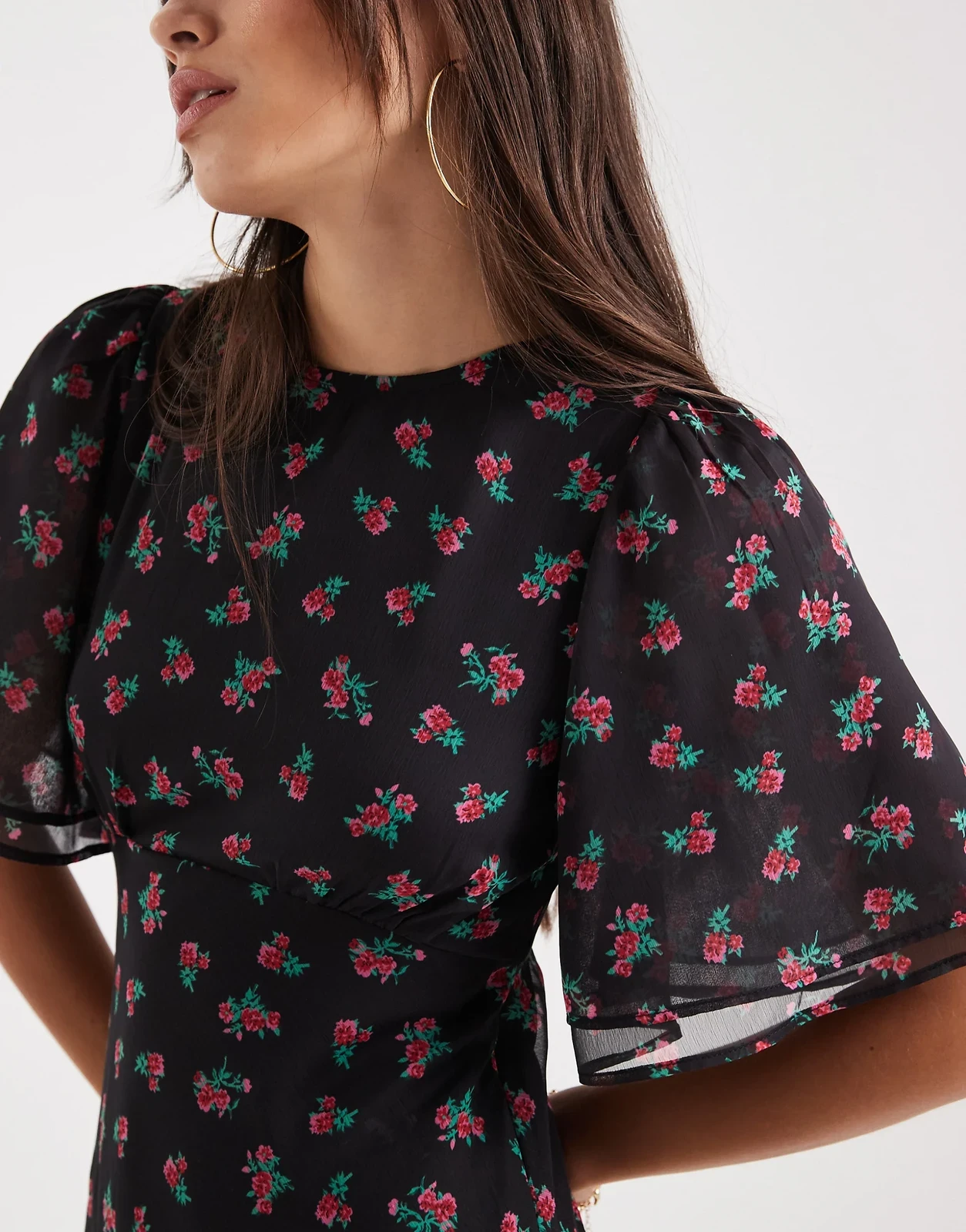 Wednesday's Girl – Hochgeschlossenes Maxikleid in Schwarz mit Blümchenmuster und Rüschenärmeln