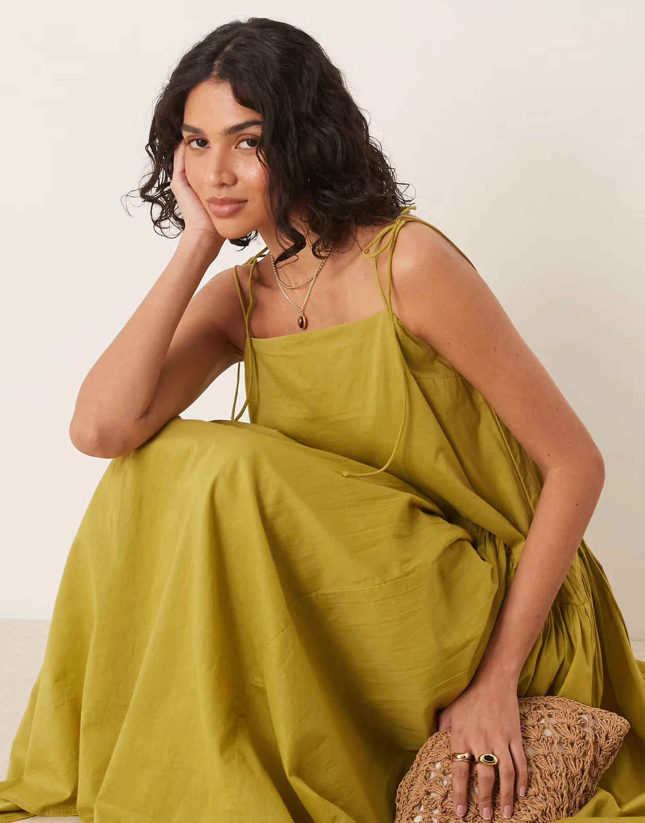 ASOS DESIGN – Maxikleid in Olivgrün mit tiefer Taille