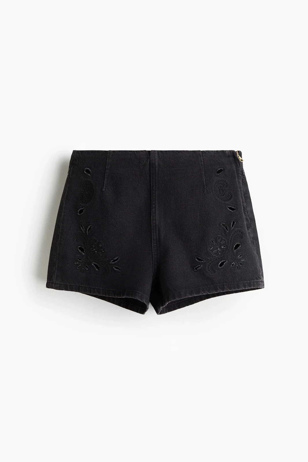 Jeansshorts mit Broderie Anglaise