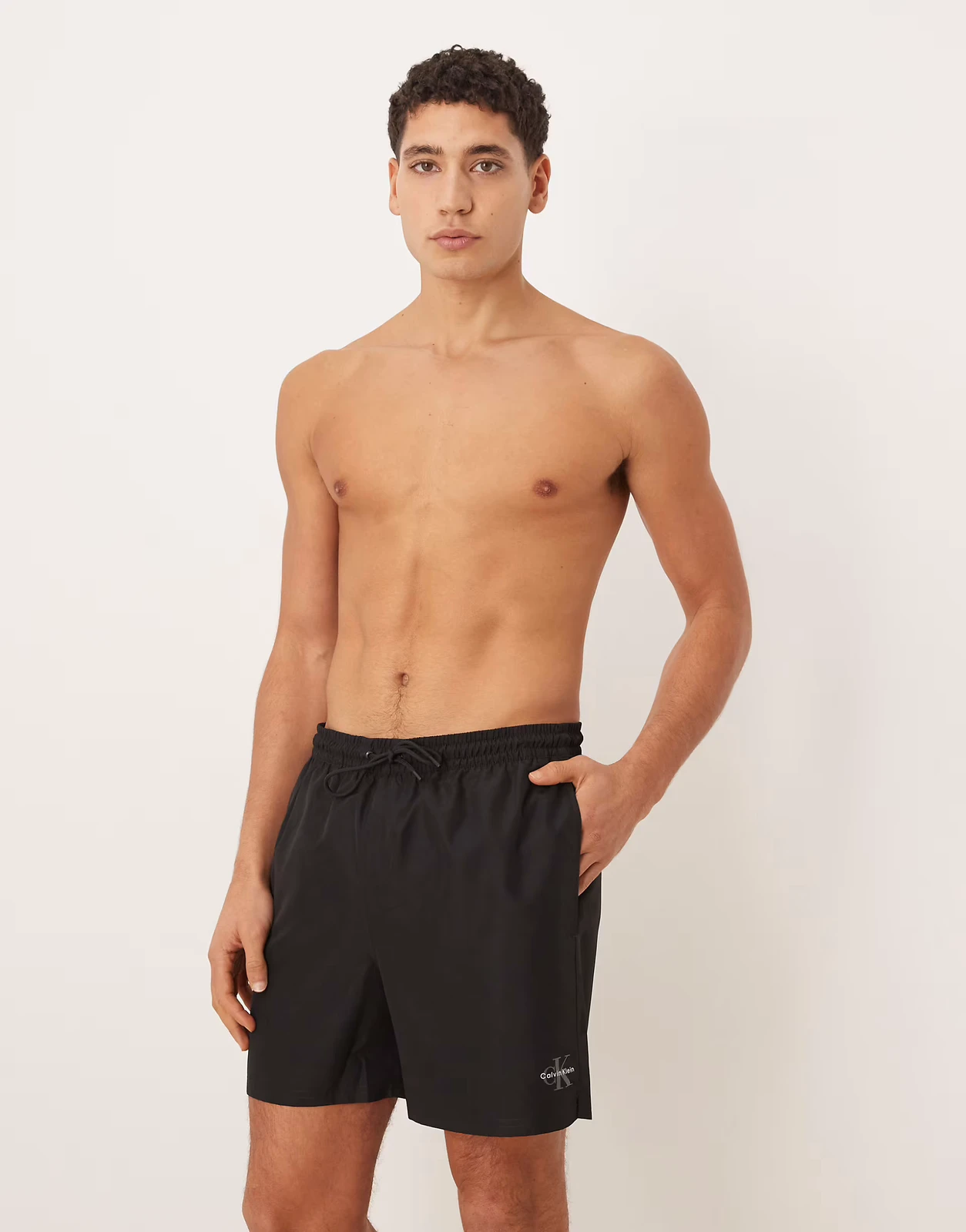 Calvin Klein – Badehose in Schwarz mit seitlichem Schriftzug