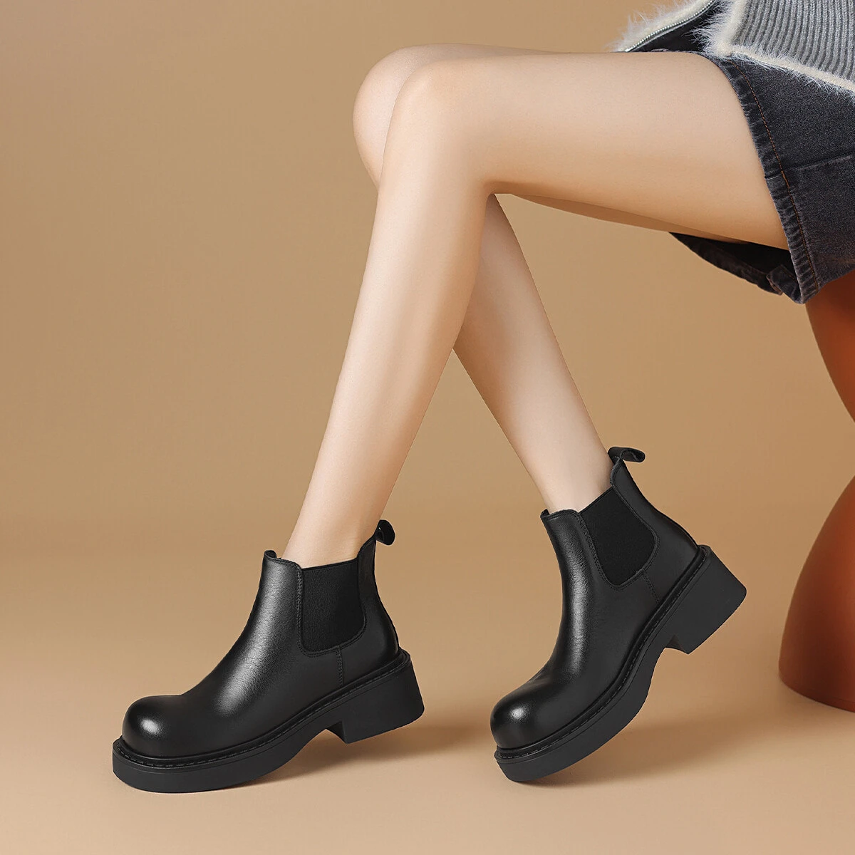 BOERDIQI Short Chelsea Boots Women's Black